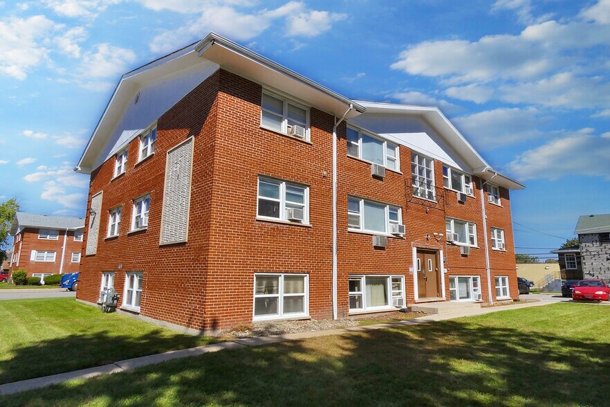 7821 43rd St, Lyons, IL à vendre - Photo de l’immeuble – Image 2 sur 9