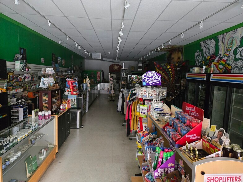 423 SW 6th St, Redmond, OR à vendre - Photo de l’immeuble – Image 3 sur 5