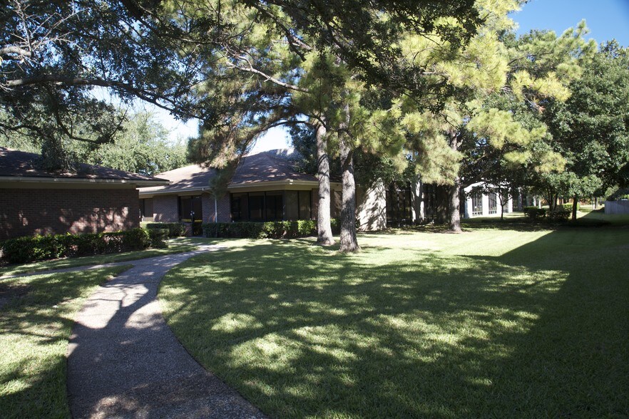 7135 W Tidwell Rd, Houston, TX à vendre - Photo de l’immeuble – Image 3 sur 14