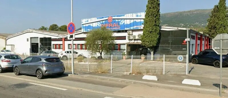 Local d'activités dans Carros à vendre - Photo de l’immeuble – Image 1 sur 5