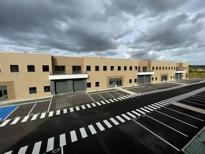 Local d'activités dans Oissel à vendre Photo de l’immeuble– Image 1 sur 11