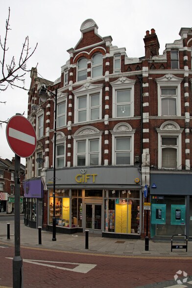 14 Topsfield Para, Londres à louer - Photo principale – Image 1 sur 8