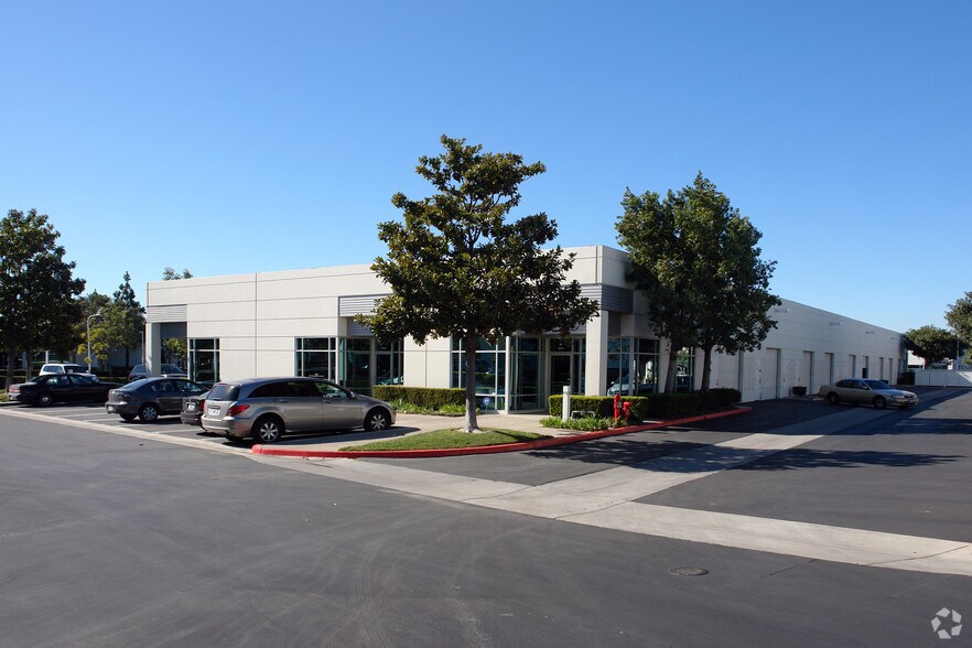 188 Technology Dr, Irvine, CA à louer - Photo de l’immeuble – Image 3 sur 15