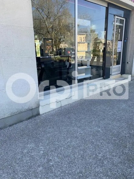 Local commercial dans Libourne à louer - Photo de l’immeuble – Image 3 sur 5