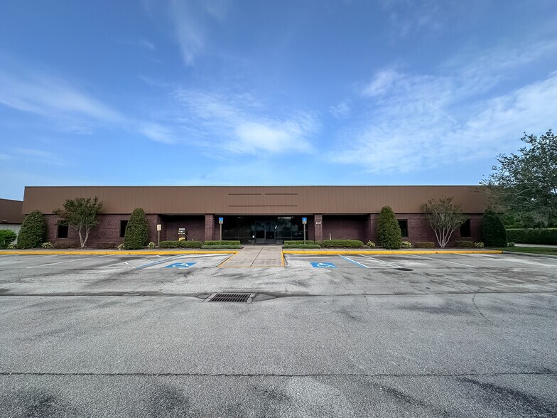 2115 Harden Blvd, Lakeland, FL à louer - Photo de l’immeuble – Image 3 sur 24