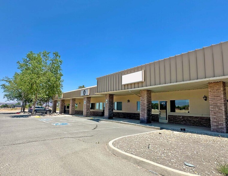872 Cottonwood Ln, Fernley, NV à louer - Photo de l’immeuble – Image 3 sur 9