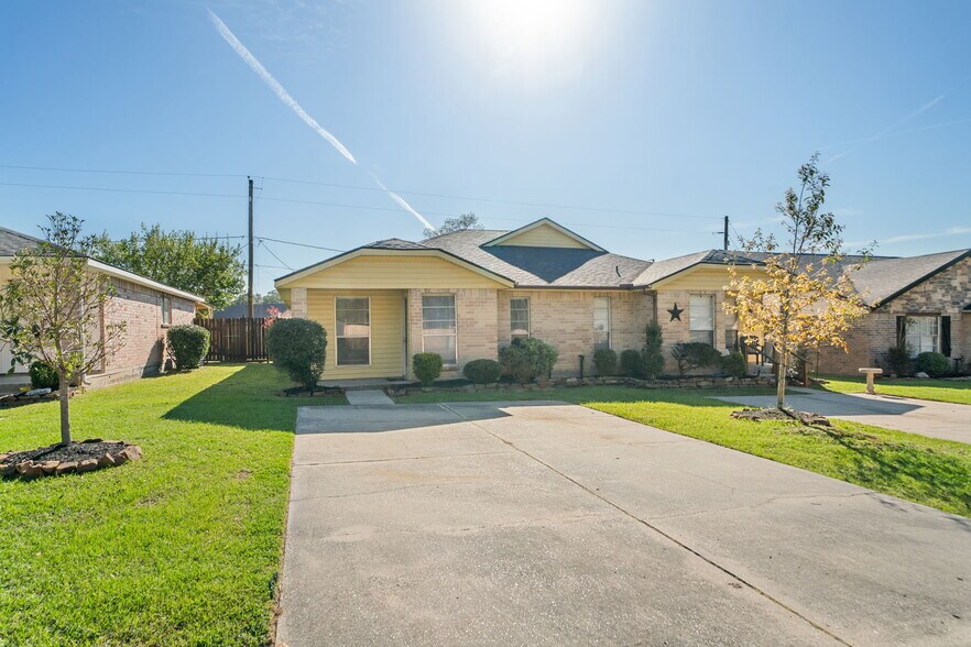 31938 Sanders St, Magnolia, TX à vendre - Photo principale – Image 1 sur 6