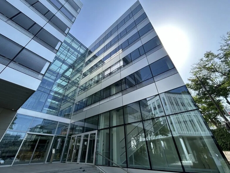 1 Place Renault, Rueil-Malmaison à louer - Photo de l’immeuble – Image 3 sur 18
