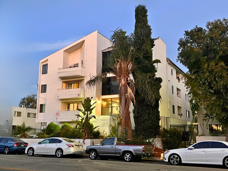 7342 Haskell Ave, Van Nuys, CA à vendre - Photo de l’immeuble – Image 1 sur 14