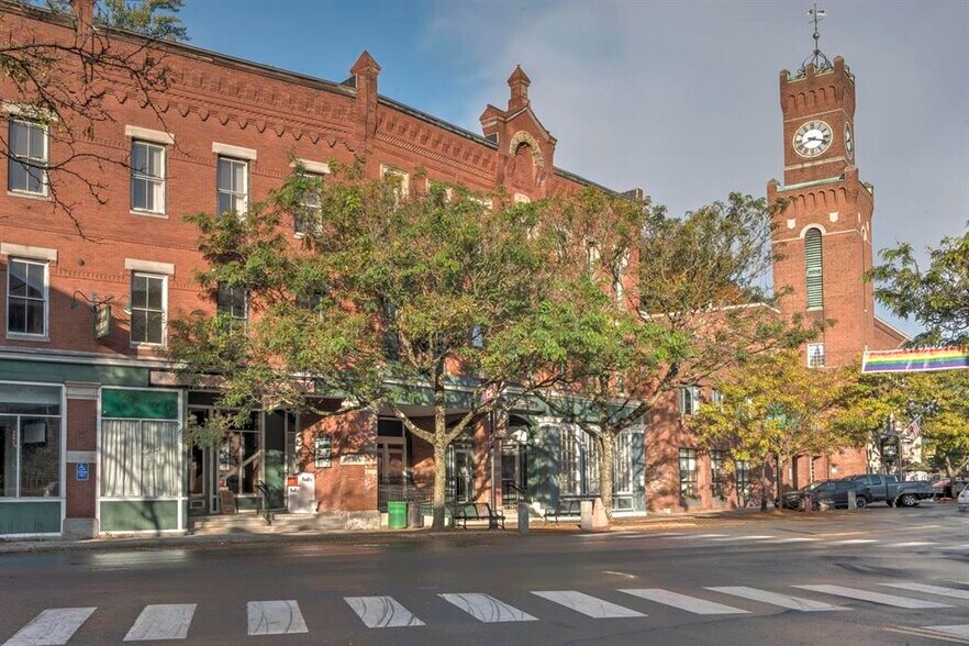 39-45 The Square, Bellows Falls, VT à vendre - Photo de l’immeuble – Image 3 sur 29