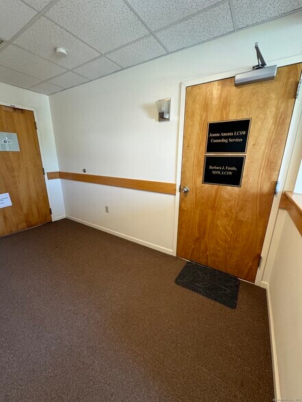 2257 Silas Deane Hwy, Rocky Hill, CT à louer - Photo intérieure – Image 3 sur 23