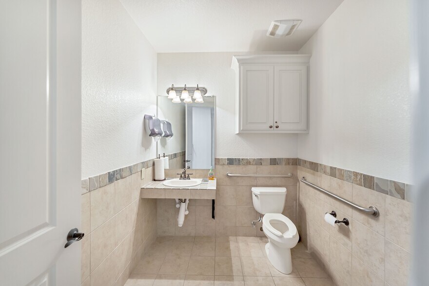 8201 Mid Cities Blvd, North Richland Hills, TX à vendre - Photo de l’immeuble – Image 3 sur 9
