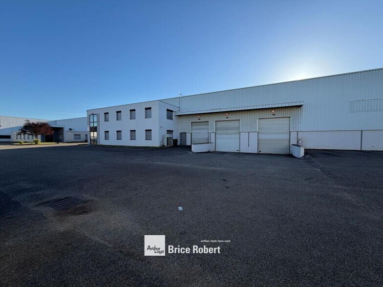17 Rue Des Frères Lumière, Chassieu à vendre - Photo de l’immeuble – Image 2 sur 6