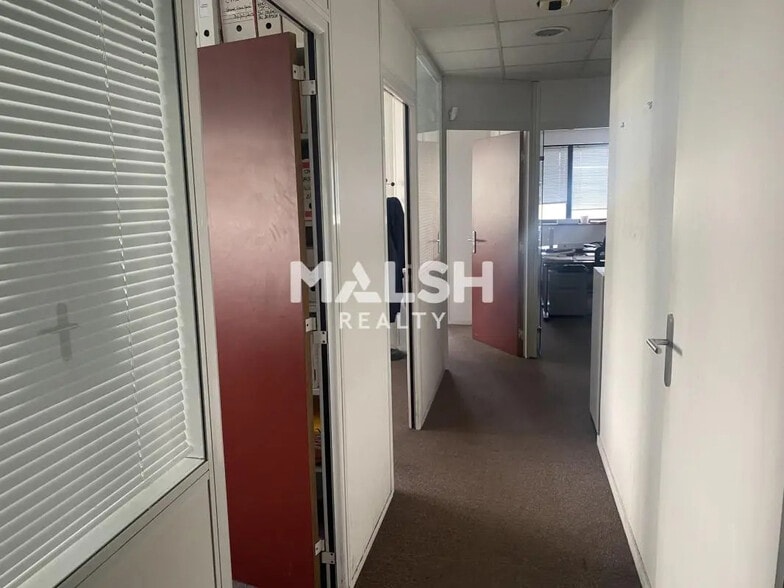 Bureau dans Bron à louer - Photo intérieure – Image 3 sur 7