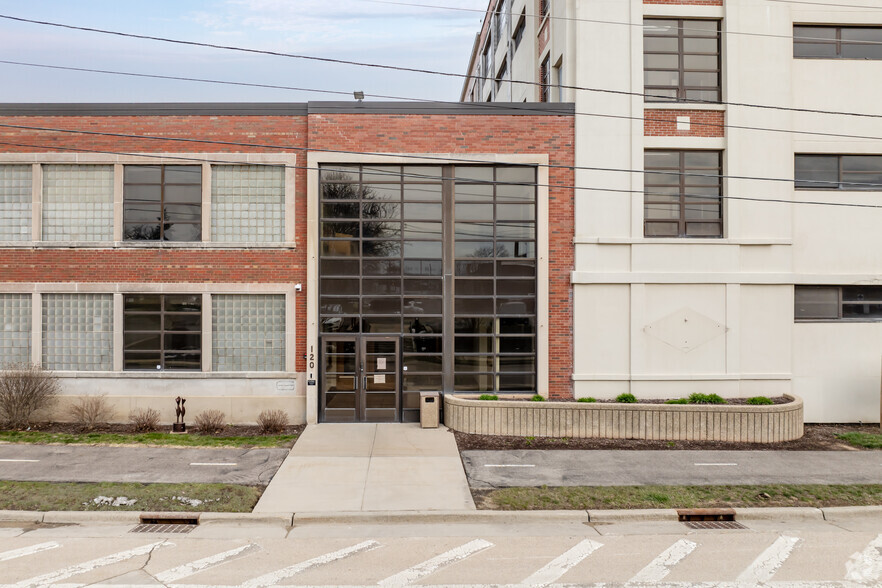 120 E Clark St, Freeport, IL à louer - Photo de l’immeuble – Image 3 sur 9