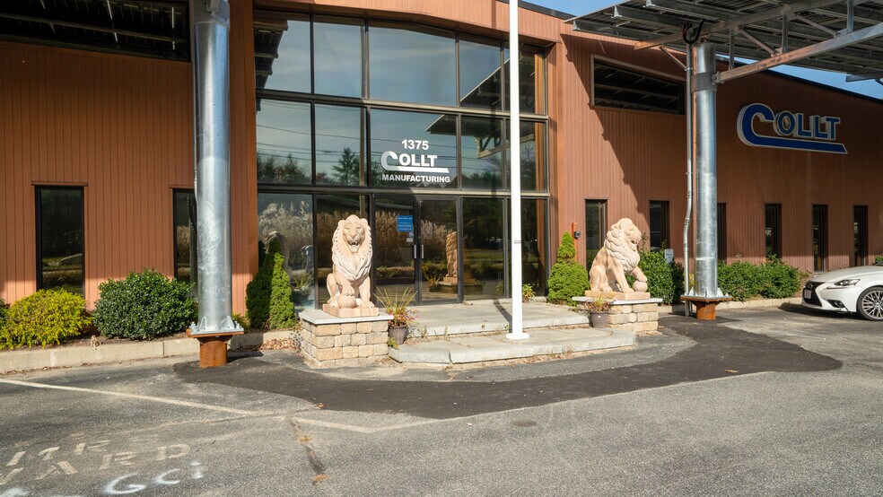1375 Main St, Millis-Clicquot, MA à vendre - Photo de l’immeuble – Image 3 sur 11