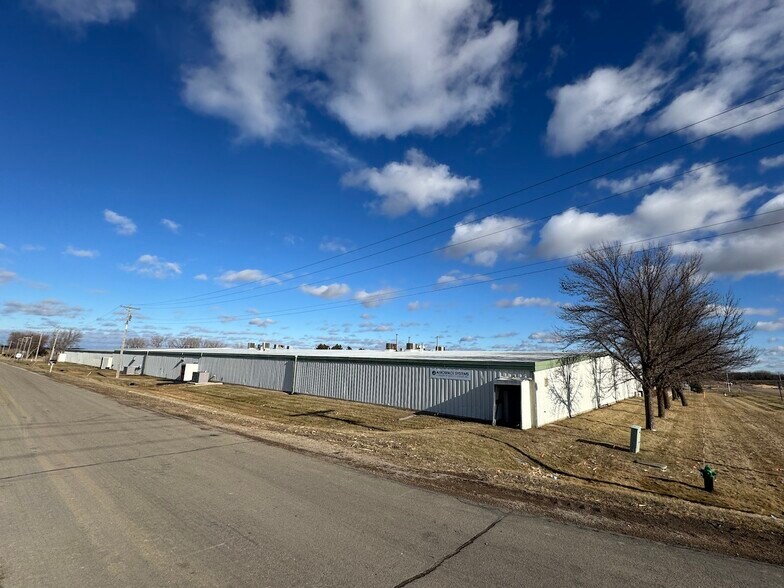 1930 W 1st St, Blue Earth, MN à vendre - Photo de l’immeuble – Image 3 sur 7