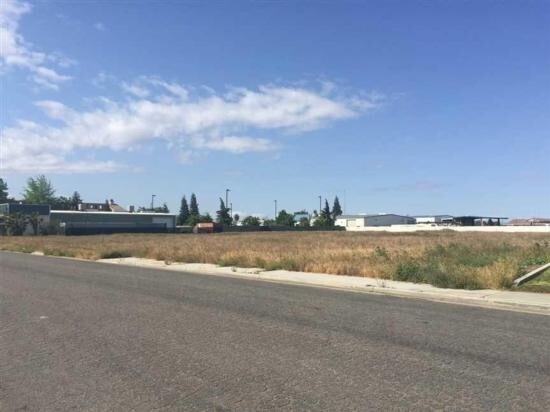 5001 Lisa Marie Ct, Bakersfield, CA à vendre - Photo de l’immeuble – Image 1 sur 3