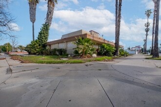 16955 Sherman Way, Van Nuys, CA à vendre Photo intérieure– Image 1 sur 32