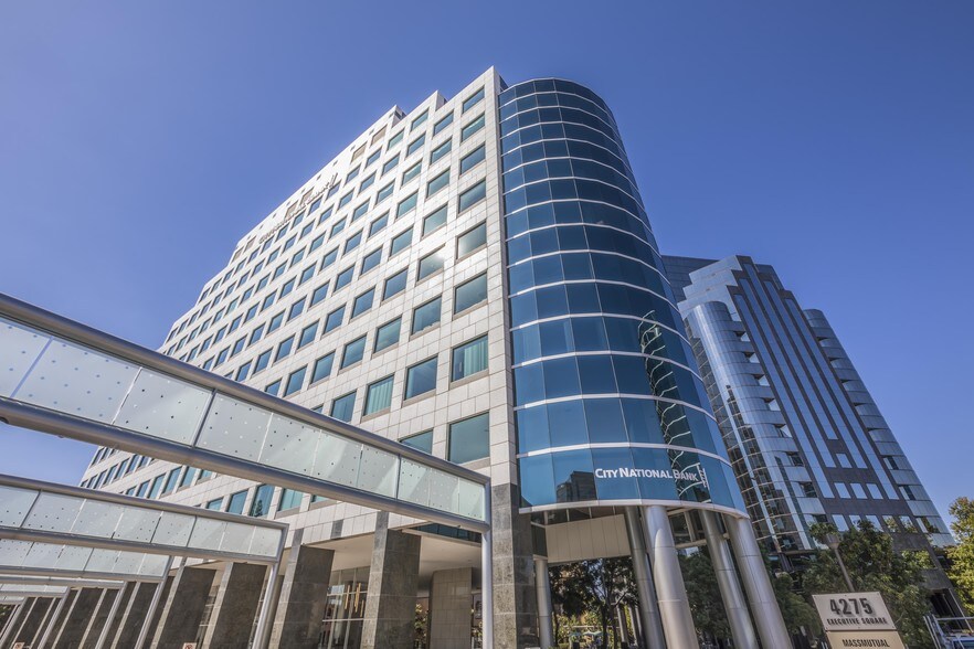 4275 Executive Sq, La Jolla, CA à louer - Photo de l’immeuble – Image 3 sur 17