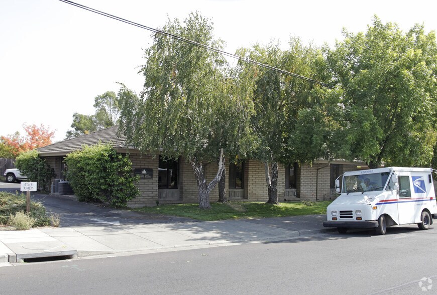916-920 W 1st St, Sonoma, CA à louer - Photo de l’immeuble – Image 2 sur 5