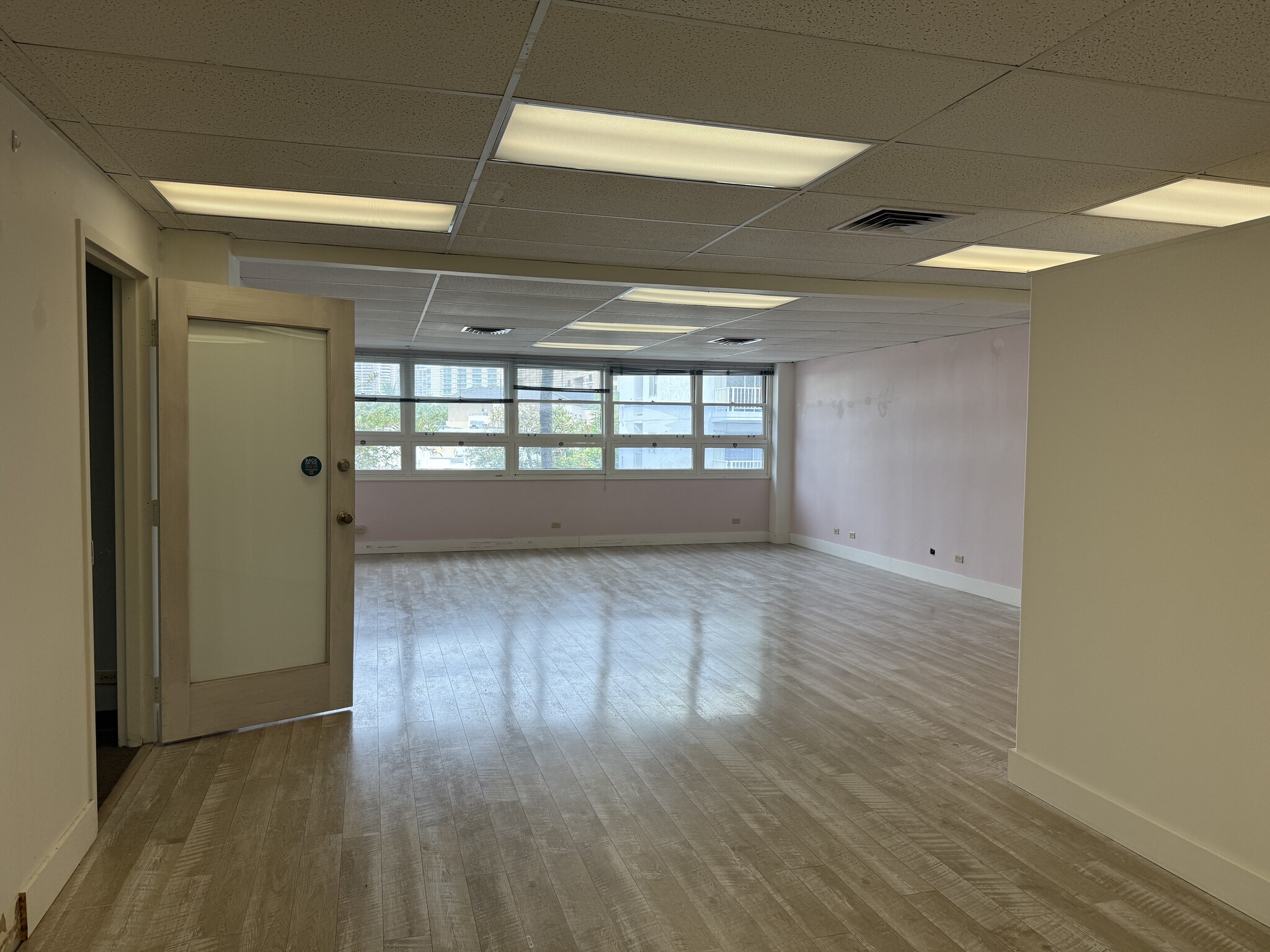 307 Lewers St, Honolulu, HI à louer Photo intérieure– Image 1 sur 14