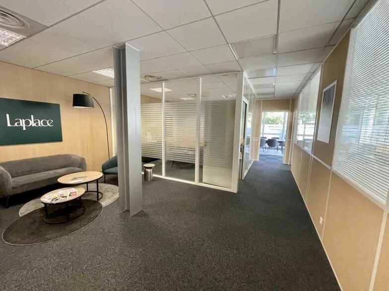 Bureau dans Mont-Saint-Aignan à louer - Photo de l’immeuble – Image 3 sur 9