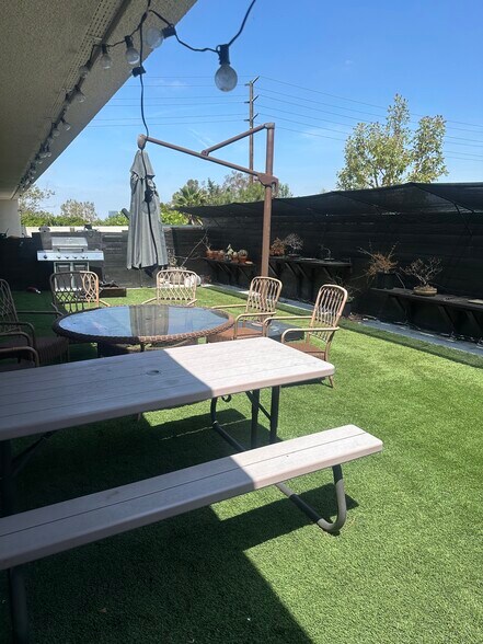 23661 Birchert Drive Dr, Lake Forest, CA à vendre - Photo de l’immeuble – Image 3 sur 5