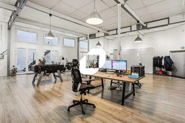 Plus de détails pour Local d’activités à vendre