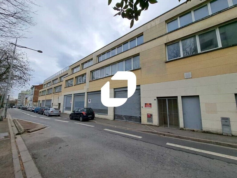 Local d’activités dans Bagnolet à louer - Photo de l’immeuble – Image 2 sur 18