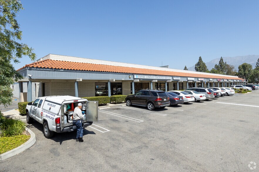 9016-9050 Archibald Ave, Rancho Cucamonga, CA à louer - Photo de l’immeuble – Image 2 sur 4