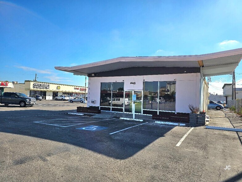 11526 Bellaire Blvd, Houston, TX à louer - Photo de l’immeuble – Image 3 sur 7