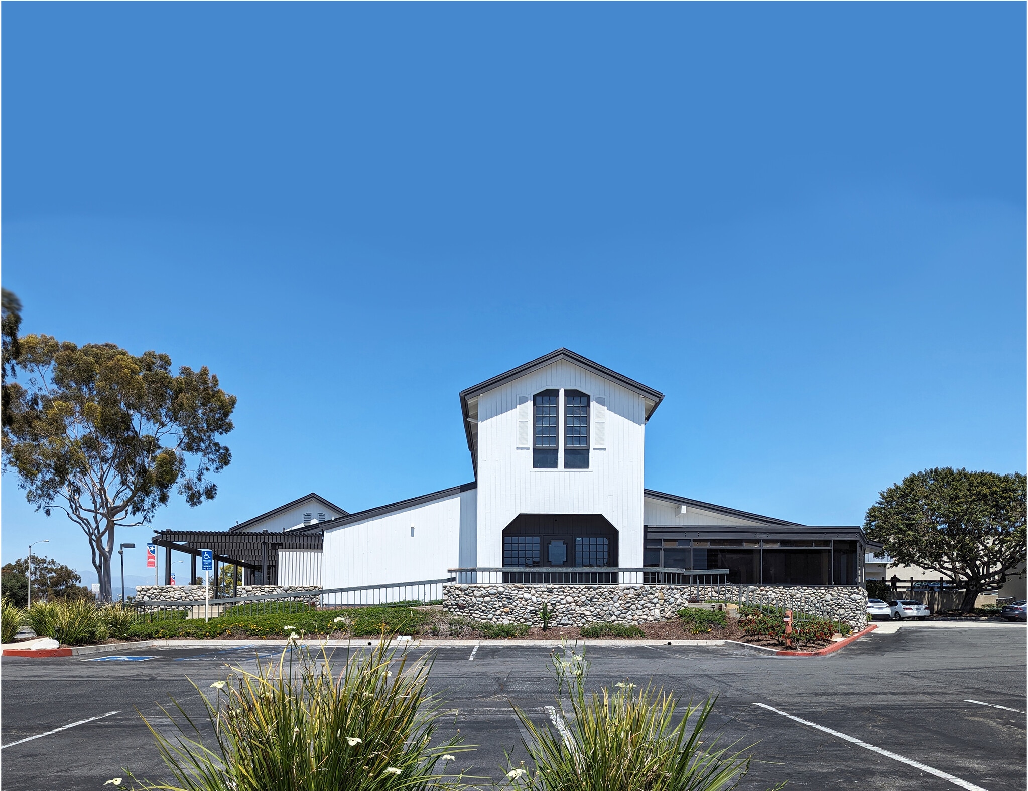 880 N Diamond Bar Blvd, Diamond Bar, CA à vendre Photo de l’immeuble– Image 1 sur 14