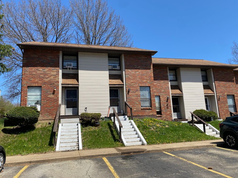 600 Sherwood Cir, Connellsville, PA à vendre - Photo de l’immeuble – Image 3 sur 4