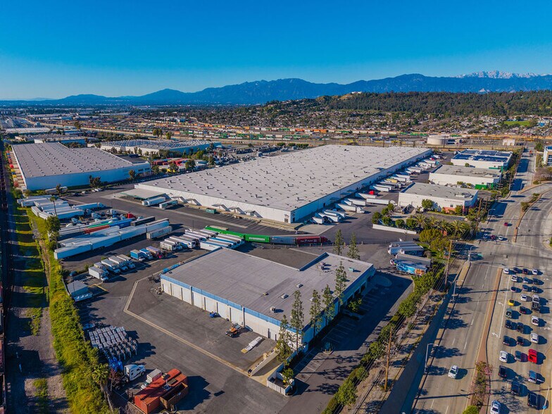 921 S Azusa Ave, City of Industry, CA à louer - Photo de l’immeuble – Image 2 sur 3