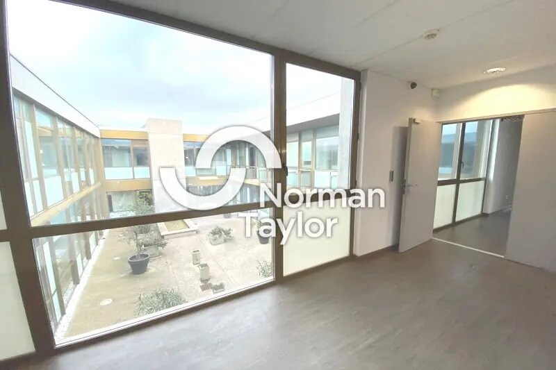 Bureau dans Mauguio à louer Photo de l’immeuble– Image 1 sur 13