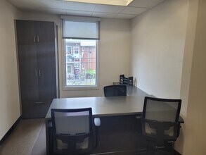 5151 Rue Jean-Talon E, Saint-leonard, QC à louer Photo de l’immeuble– Image 2 sur 8