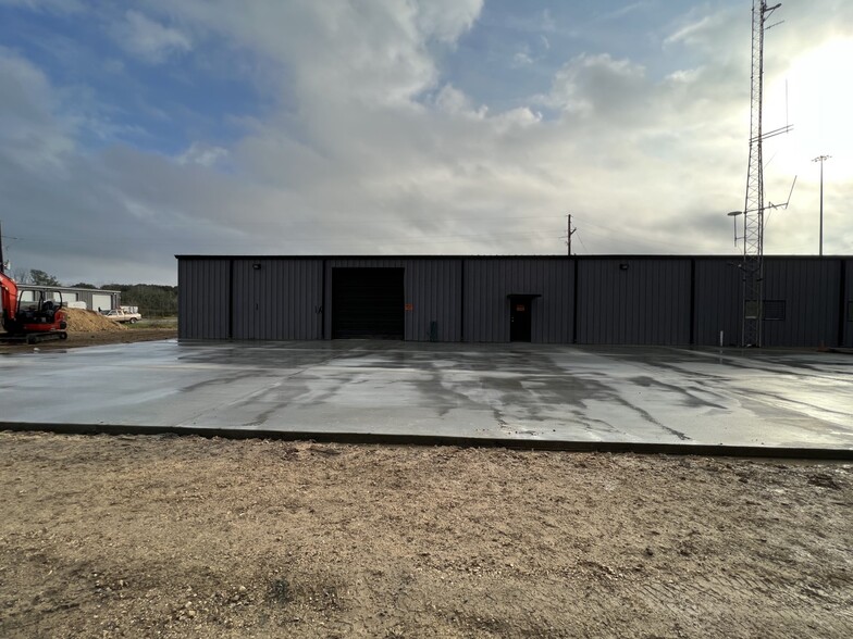 1910 W Cardinal Dr, Beaumont, TX à louer - Photo de l’immeuble – Image 3 sur 9