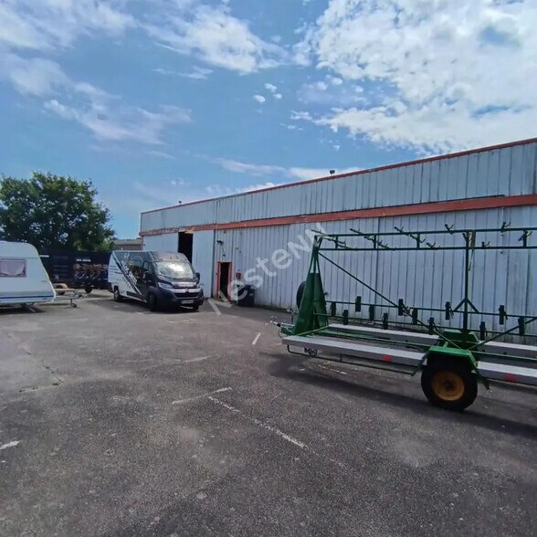 Industriel/Logistique dans Theix à louer - Photo de l’immeuble – Image 1 sur 4