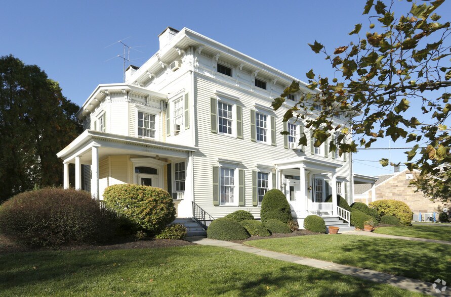 63 W Main St, Freehold, NJ à louer - Photo de l’immeuble – Image 2 sur 5