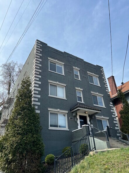 2201 Reading Rd, Cincinnati, OH à vendre - Photo de l’immeuble – Image 2 sur 23