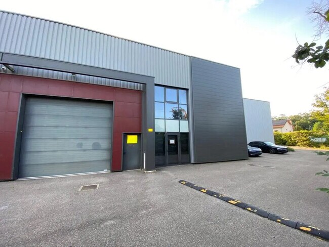 Plus de détails pour Local d’activités à vendre