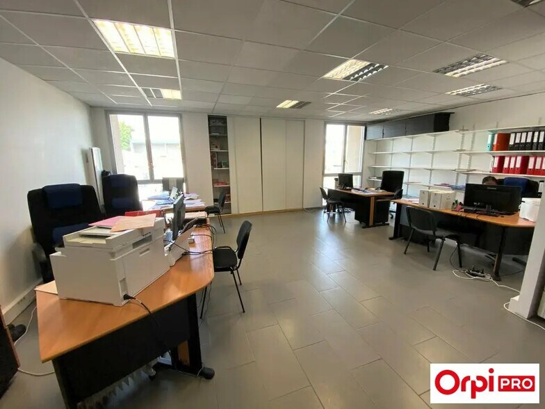 Bureau dans Chilly-Mazarin à louer - Photo de l’immeuble – Image 2 sur 6