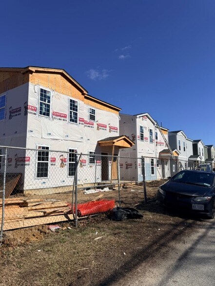 7 Patton Avenue, Wyandanch, NY 11798 portefeuille de 7 biens à vendre sur LoopNet.fr - Photo de la construction – Image 3 sur 4