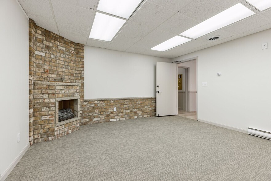 295 Marie Ave E, West Saint Paul, MN à vendre - Photo de l’immeuble – Image 3 sur 22