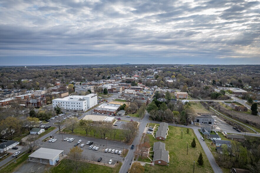 313 S Government St, Lincolnton, NC à vendre - Photo de l’immeuble – Image 3 sur 37