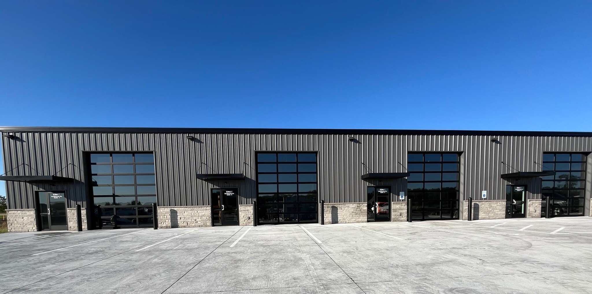 23907 Southwest Street, Suites 1-4, Waterloo, NE à louer Photo de l’immeuble– Image 1 sur 7