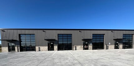 23907 Southwest Street, Suites 1-4, Waterloo, NE à louer Photo de l’immeuble– Image 1 sur 7