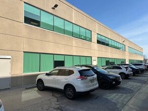 2555 Ouellette Av, Windsor, ON à louer Photo de l’immeuble– Image 2 sur 4