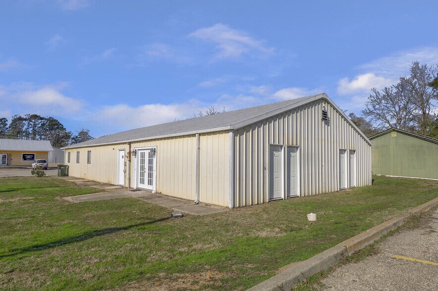 211 Glover Dr, Newton, TX à vendre - Photo principale – Image 1 sur 18
